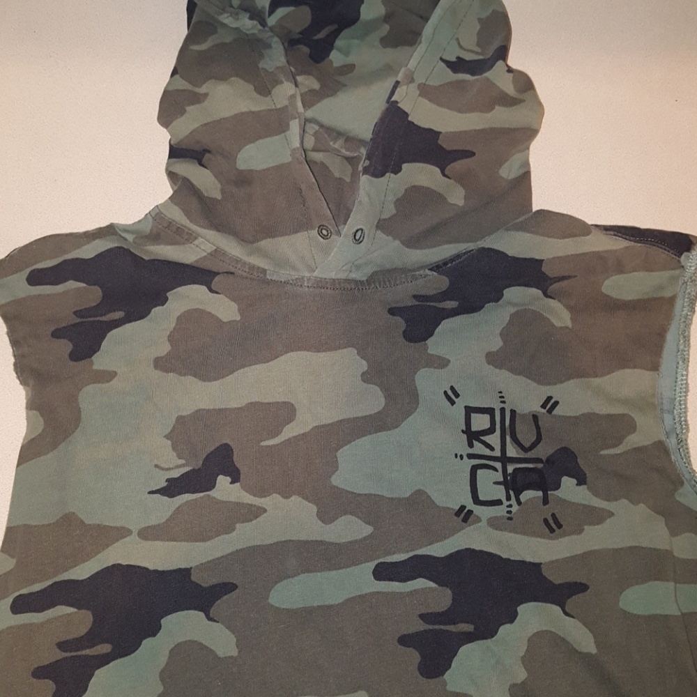 Sleeveless rvca camo sweater